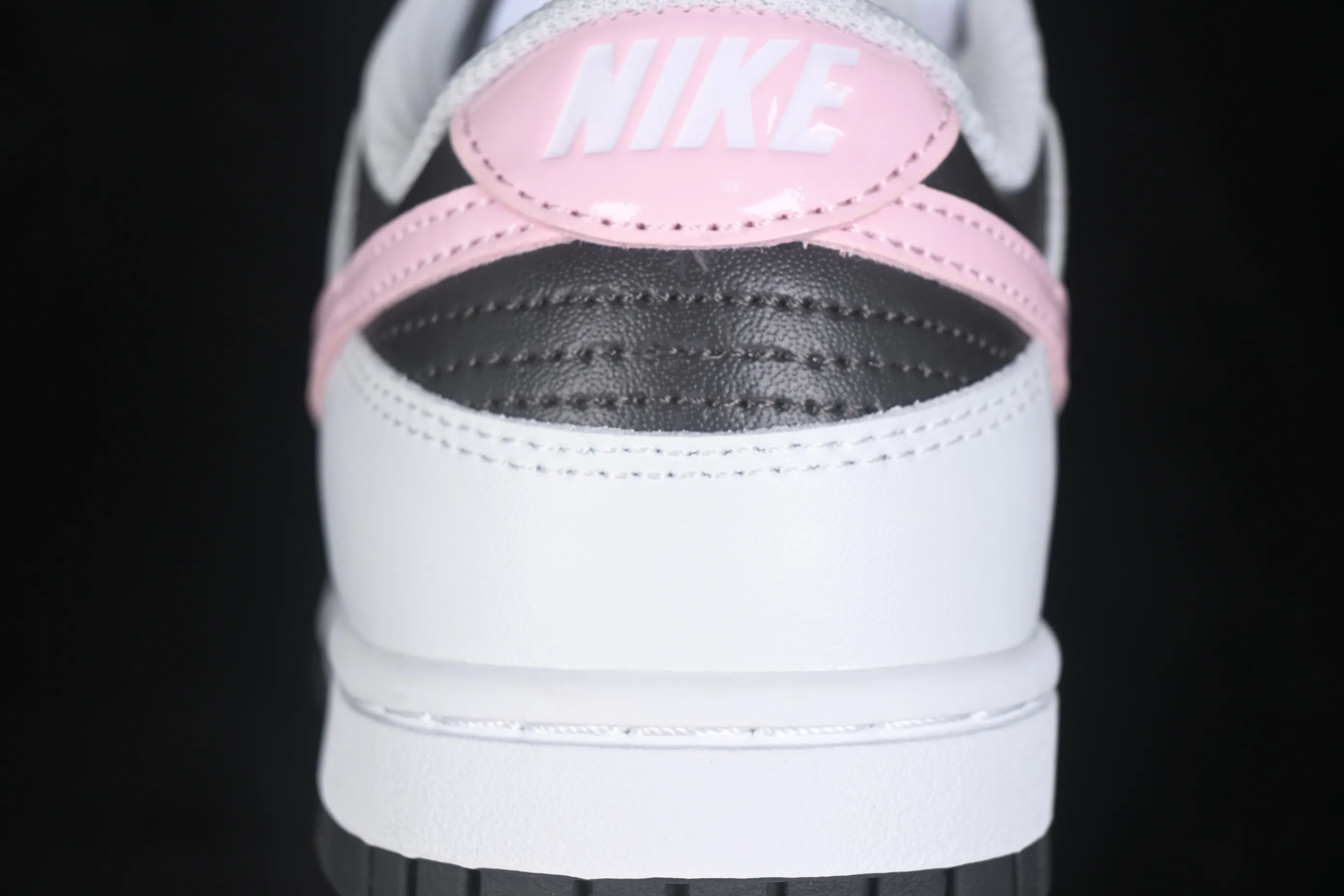 All categories Nk SB Dunk series Nk SB Dunk Low low-top sneakers Nike SB Dunk Low white, black and pink low-top casual sneakers IB8510-100